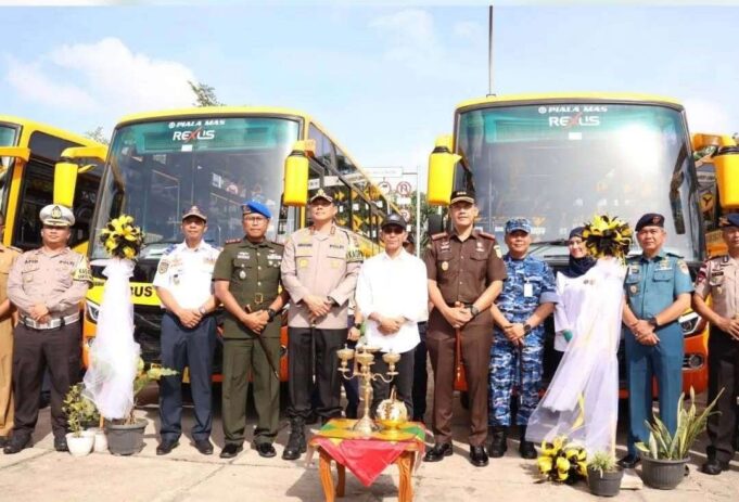 Empat Bus Pelajar Hinterland demi Tingkatkan Kualitas Pendidikan