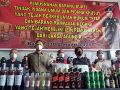 Kejari Batam Musnahkan Barang Bukti 321 Perkara Berkekuatan Hukum Tetap