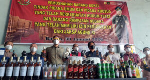 Kejari Batam Musnahkan Barang Bukti 321 Perkara Berkekuatan Hukum Tetap