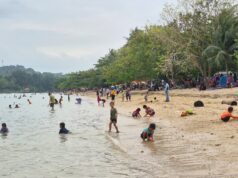 Warga Batam Padati Pantai Bahagia Nongsa di Hari Libur Tahun Baru 2026