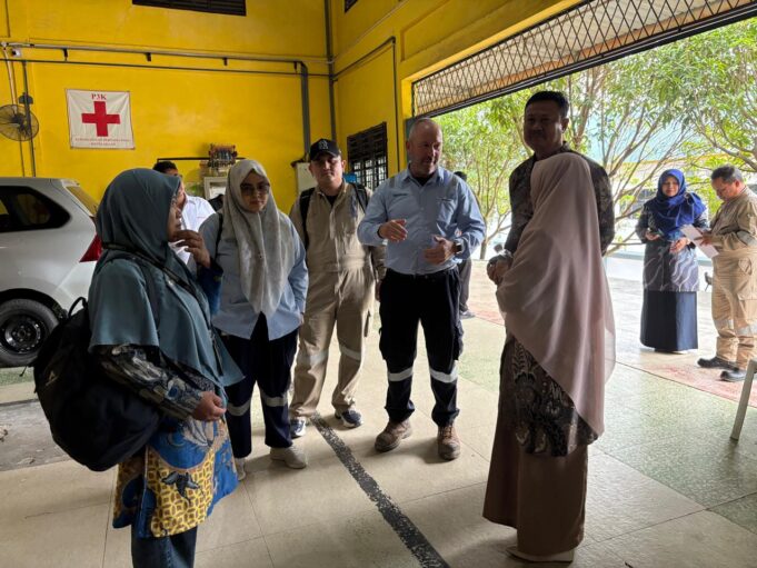 Di Antara Bau Cat dan Mimpi Baja: Ketika Industri Menyapa Ruang Kelas SMKN 3 Batam