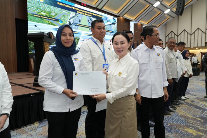 Penataan SDM BP Batam, 681 Orang Terima SK Pegawai Tetap