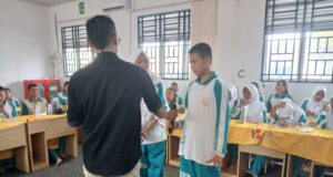 Cerita Alfida Hasan Membesarkan Kata di Sekolah Tanpa Perpustakaan