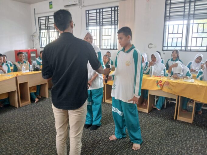 Cerita Alfida Hasan Membesarkan Kata di Sekolah Tanpa Perpustakaan