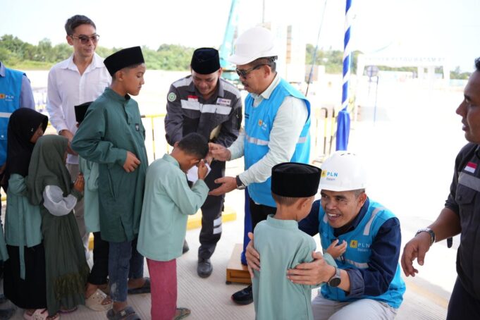 PLN Batam Salurkan Bantuan Kemanusiaan Tahap 2 untuk Korban Banjir di Sumatera