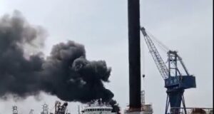 Api dan Asap Hitam di Tanjung Uncang, Kapal Terbakar di Galangan PT ASL