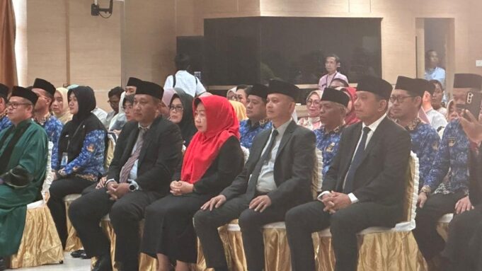 Wali Kota Batam Amsakar Achmad Lantik Pejabat Eselon II dan Fungsional Pemko