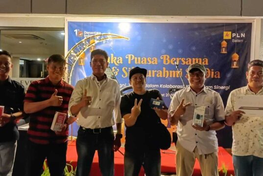 PLN Batam Buka Puasa Bersama Media, Sekper Samsul Bahri Pamit Jelang Pensiun