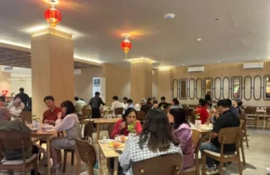 Rayakan Imlek di Bulan Ramadhan, Hotel Maxone Perkuat Semangat Kebersamaan Karyawan