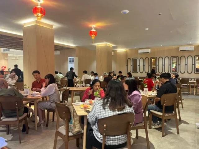 Rayakan Imlek di Bulan Ramadhan, Hotel Maxone Perkuat Semangat Kebersamaan Karyawan