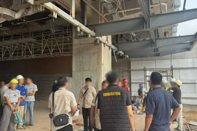 Operasi Gabungan, Puluhan WNA Diamankan di Opus Bay