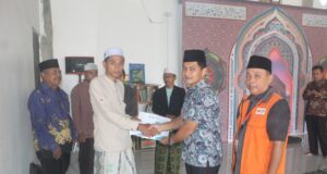 Rumah Zakat dan LAZIS PLN Salurkan Insentif untuk 40 Guru Ngaji, Imam, dan Marbot di Batam