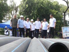 Amsakar Achmad Cek Progres Pemasangan Pipa Air Bersih di Batam