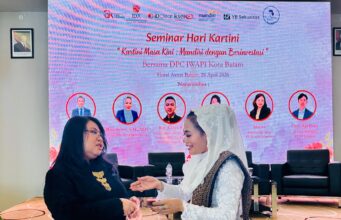 Seminar Kartini, Ketua IWAPI Batam Rina Safitri Dorong Perempuan Melek Investasi dan Mandiri Finansial