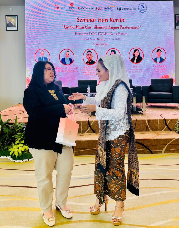 Seminar Kartini, Ketua IWAPI Batam Rina Safitri Dorong Perempuan Melek Investasi dan Mandiri Finansial