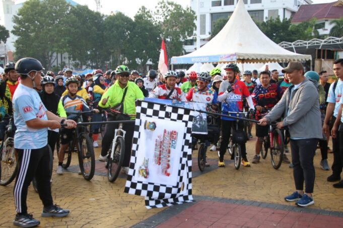 Pembukaan Pekan Olahraga Polri 2026 Meriah, Ribuan Warga Padati Alun-Alun Engku Putri