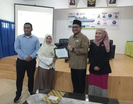 MES Kepri Gelar Bimtek Penulisan Esai, Ade Angga Dorong Mahasiswa Perkuat Gagasan Ekonomi Syariah