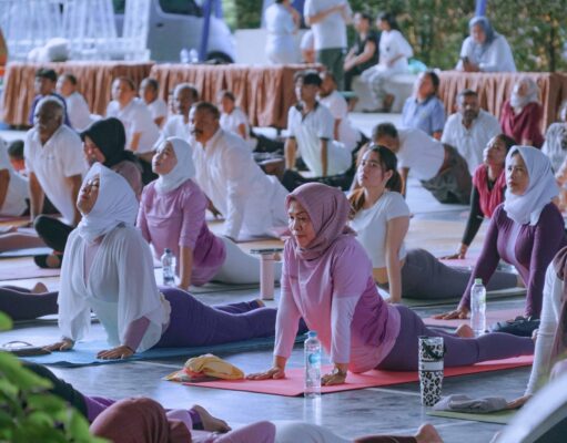 Kolaborasi HARRIS Resort Waterfront Batam dan HARRIS Hotel Batam Center Hadirkan “Yoga for Healthy Ageing”