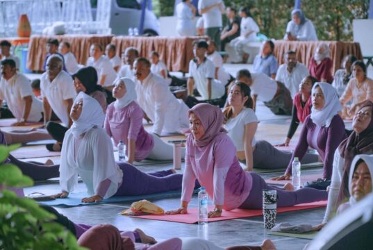 Kolaborasi HARRIS Resort Waterfront Batam dan HARRIS Hotel Batam Center Hadirkan “Yoga for Healthy Ageing”