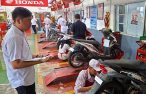74 Siswa TSM SMKN 3 Batam Jalani UKK Berstandar Industri Honda