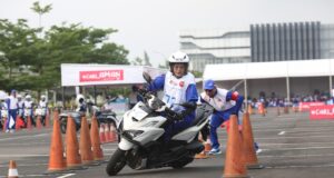 Perempuan Pengendara Motor Wajib Tahu, Ini 5 Tips Aman di Jalan