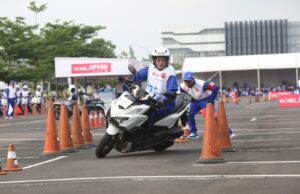 Perempuan Pengendara Motor Wajib Tahu, Ini 5 Tips Aman di Jalan