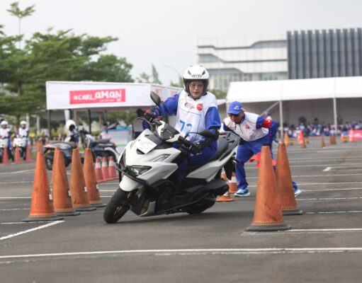 Perempuan Pengendara Motor Wajib Tahu, Ini 5 Tips Aman di Jalan