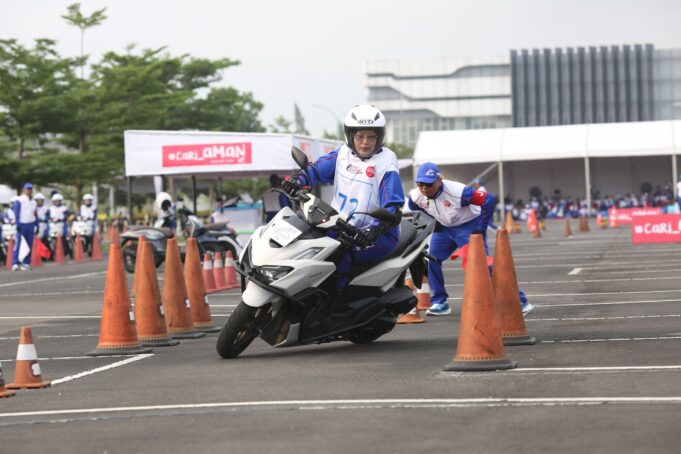 Perempuan Pengendara Motor Wajib Tahu, Ini 5 Tips Aman di Jalan