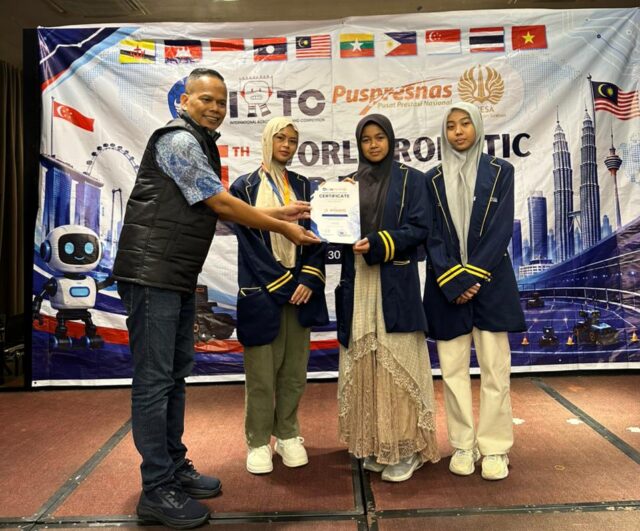 Membanggakan! Pondok Pesantren Karya Mas Bangsa IIBS Borong Piala Kejuaraan Robotika Tingkat Internasional