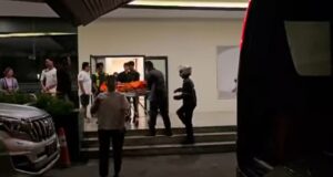 WNA Singapura Ditemukan Meninggal di Apartemen Pollux Habibie, Evakuasi Diwarnai Ketegangan