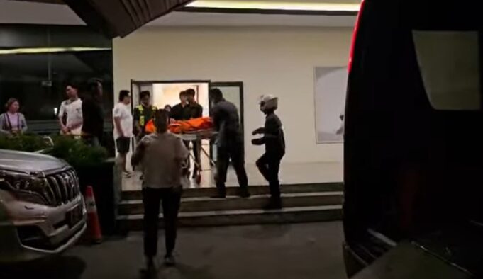 WNA Singapura Ditemukan Meninggal di Apartemen Pollux Habibie, Evakuasi Diwarnai Ketegangan