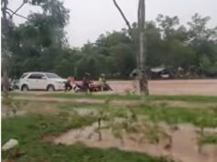 Puluhan Motor Mogok Akibat Terjang Banjir di Simpang Kepri Mall