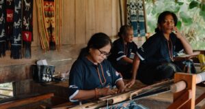 Astra Perkuat Desa Sejahtera Astra Sumba Timur Lewat Pelestarian Tenun Ikat dan Pemberdayaan Perempuan