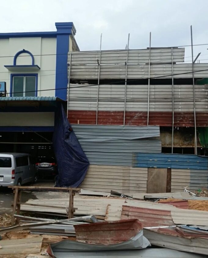 Serobot Lahan Fasum, Warga Ruko Legenda Gemilang Protes Pembangunan Tanpa Izin
