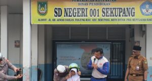 Masih Sering Membonceng Anak di Depan Motor? Ini 7 Tips Aman dari Instruktur Safety Riding Honda