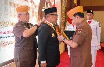Wagub Nyanyang Terima Anugerah Bintang Veteran pada Peringatan Hari Veteran Nasional 2026