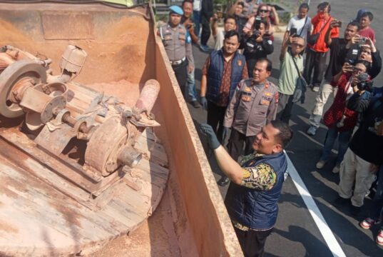 Ditreskrimsus Polda Kepri Tangkap Penambang Pasir Dekat Pemukiman Warga