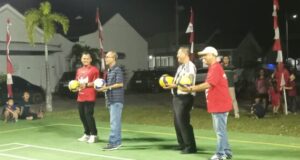 Warga Green Bay Gelar Turnamen Voli HUT RI, Camat Sekupang Tambah Hadiah Pemain Terbaik