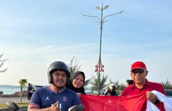 Sambut HUT RI ke-81, FPK Kepri Bersama ICMI dan MKKS Bagikan 1.000 Bendera Merah Putih di Tepi Laut