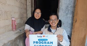 LAZIS PLN Batam dan Rumah Zakat Salurkan Bantuan , Modal Usaha, dan Pendidikan untuk 10 Penerima Manfaat
