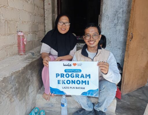 LAZIS PLN Batam dan Rumah Zakat Salurkan Bantuan , Modal Usaha, dan Pendidikan untuk 10 Penerima Manfaat