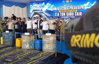 Bea Cukai, BNN RI dan Polda Kepri Gagalkan Peredaran 2,6 Ton Sabu Cair dan 1,57 Juta Rokok Ilegal dari MV Ocean Porter di Kepri
