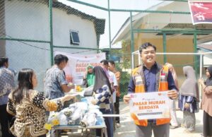 Ringankan Beban Warga, Rumah Zakat Gelar Pasar Murah Berdaya Bersama Lotte Grosir dan Bulog Batam di Tanjung Teritip