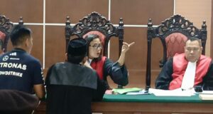 Hakim Tegur Saksi di Sidang Kematian Anggota Samapta Polda Kepri “Jangan Anggap Hakim Tak Ada Pistol, Tak Bisa Menahan Saksi,”