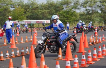 Teknik Menikung Motor yang Tepat, Kapan Badan Harus Ikut Miring?