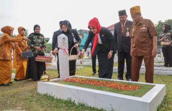 Pemprov Kepri Gelar Upacara dan Ziarah Tabur Bunga di TMP Pusara Bhakti