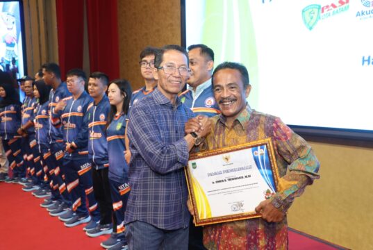 Hattrick Penghargaan Bung Chris, Sinyal Pemerhati Olahraga Batam Makin Diperhatikan