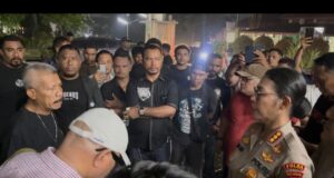 Kabid Humas Polda Kepri Redam Amarah Keluarga Korban Bentrokan Setokok, Dua Orang Tewas Tujuh Orang Alami Luka Bacok