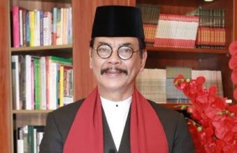 Dari Bahasa Jalanan ke Bahasa Konstitusi