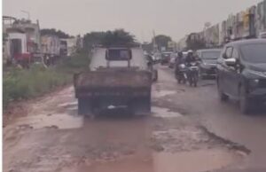 Empat Hari Tiga Kecelakaan, Jalan Berlubang di Kabil Jadi Sorotan